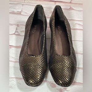 Vaneli Bronze Ronmet Dress flats size 8.5N. New with box!!